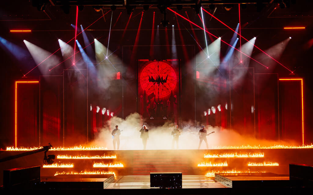 Группа Linkin Park выступила на открытии Worlds 2024 — главного турнира сезона по League of Legends. Также разработчики игры Riot Games представили промо-клип с музыкантами группы.
